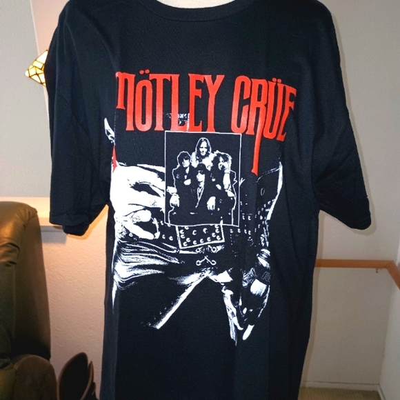 Motley Crue men's large tshirt - Picture 1 of 1
